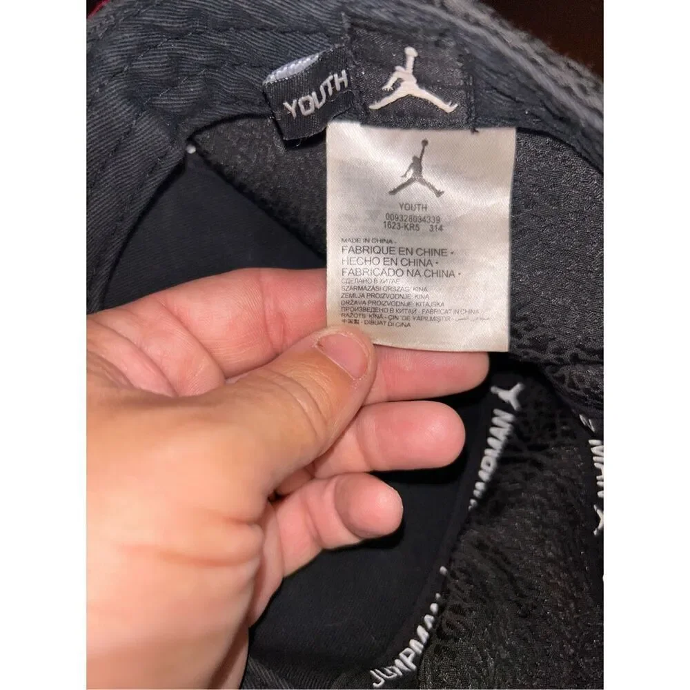 Nike air Jordan snap back ball cap size youth